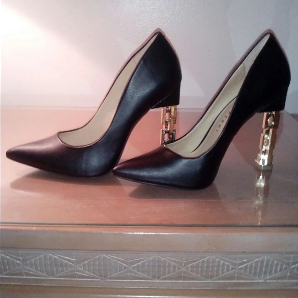 Brand new Katy Perry Suzanne Pump sold out !